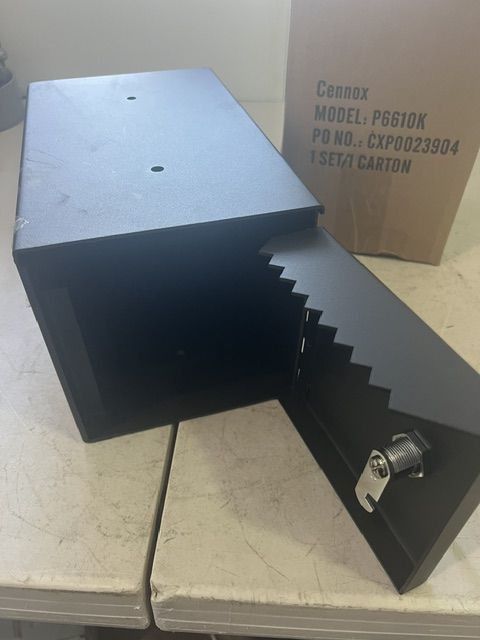 Cash drop box with keyed door CENNOX P6610K  