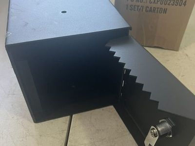 Cash drop box with keyed door CENNOX P6610K