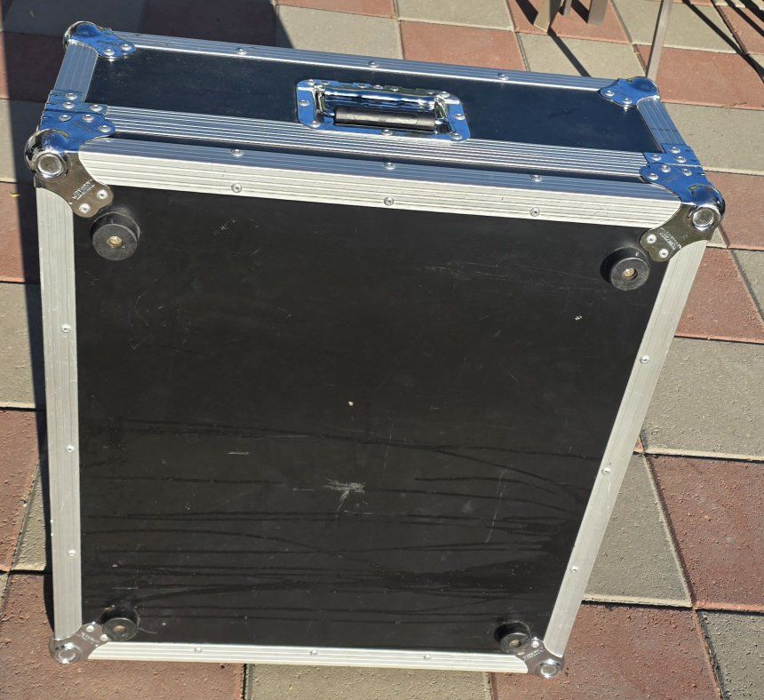 Main image 3