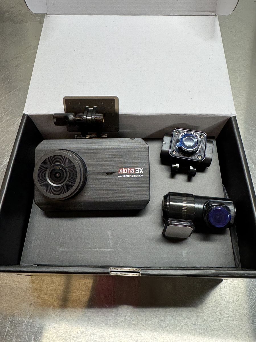 Dash cam front and rear and interior 3 channel