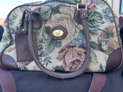 JH Jessice Howard Floral Tapestry Duffle Bag Shoulder Bag Gold Hardware