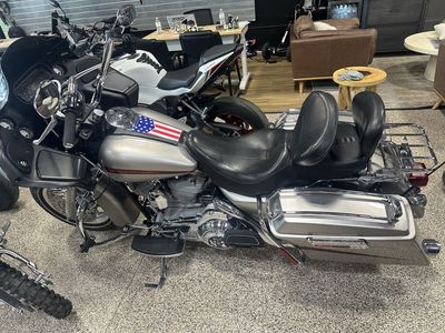 2007 Harley-Davidson Road Glide Touring Motorcycle - Silver with Saddlebags & Backrest