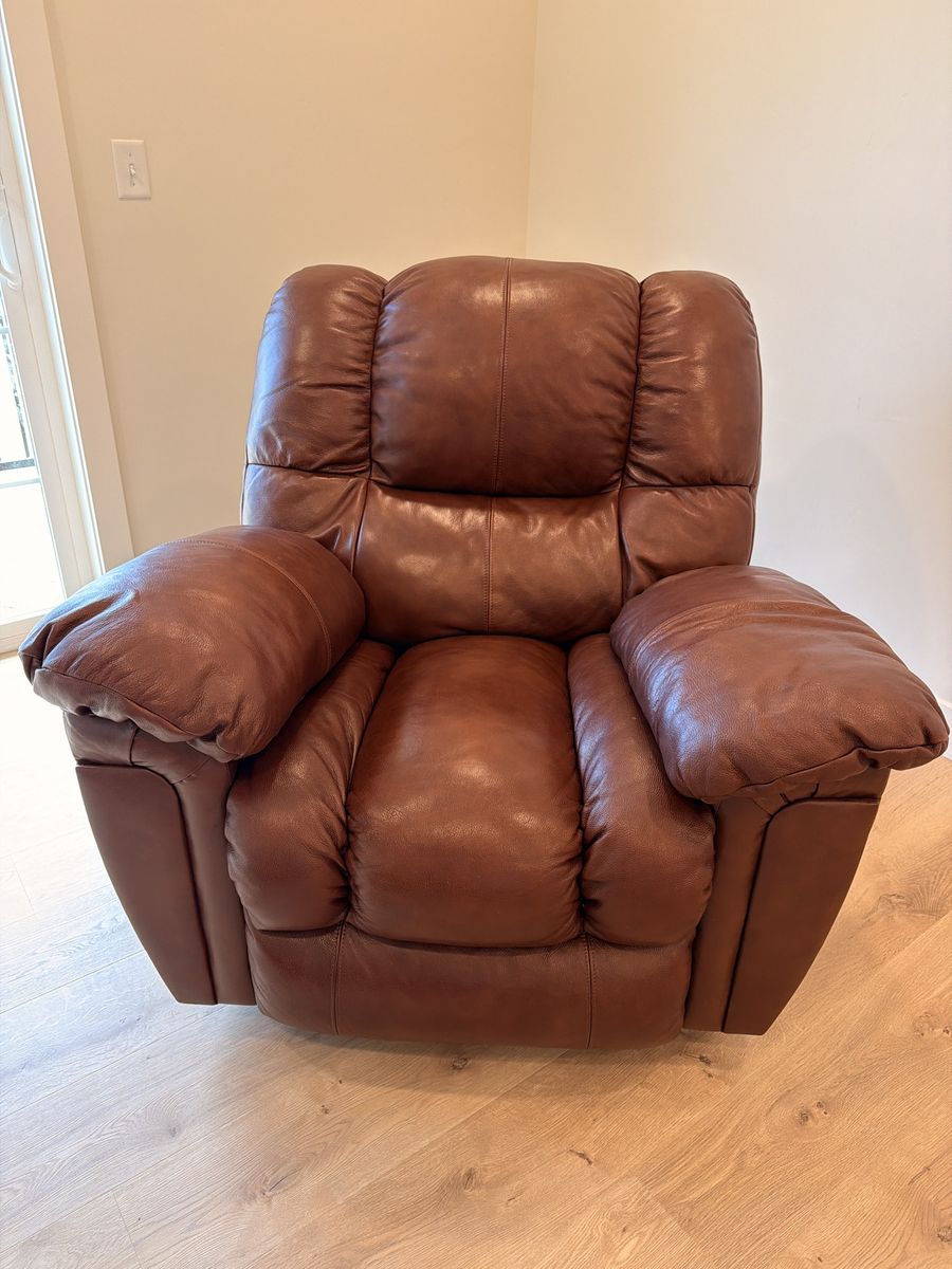 Luxurious Brown Full Grain Leather Recliner - Very Comfortable and Excellent Condition