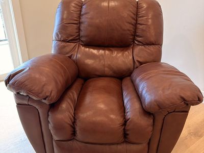 Luxurious Brown Full Grain Leather Recliner - Very Comfortable and Excellent Condition
