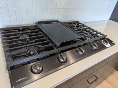 Samsung NA36N6555TG/AA 36" Black SS Gas Cooktop 5 Burners Griddle WiFi LED Knobs