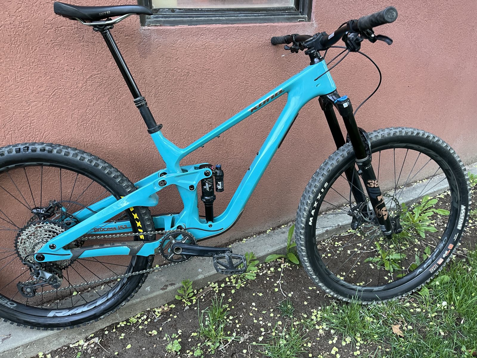 Screaming Deal – Kona Carbon Mountain Bike – Large