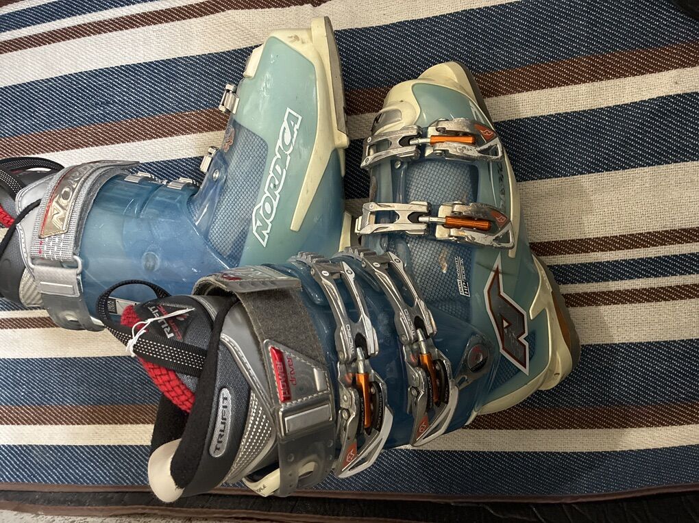 Nordica Ski Boots 24.5 Us 6.5
