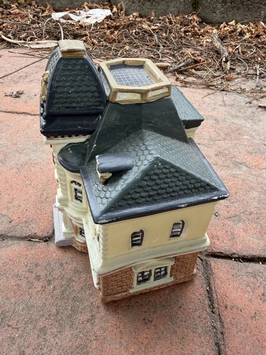 Main image 4