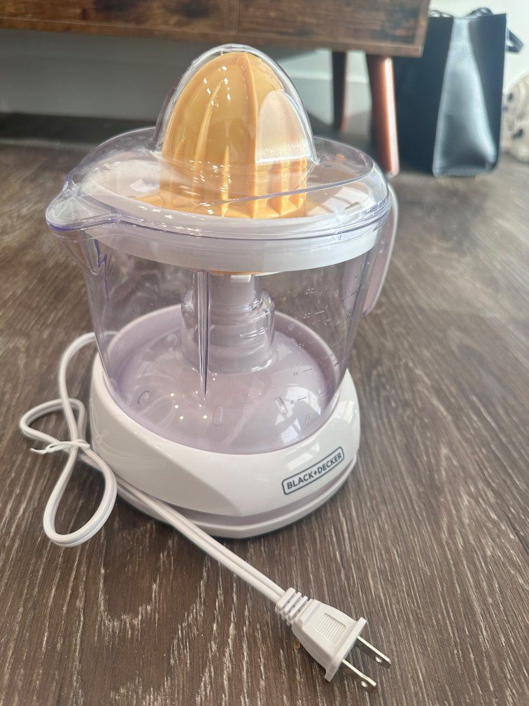 Black+Decker Electric Citrus Juicer with Clear Pitcher Base