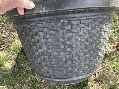 Suncast Garden Hose Decorative Bowl Storage