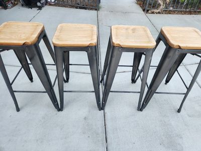 Set of 4 Metal Bar Stools