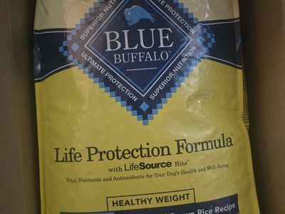 Blue Buffalo Life Protection Formula Adult Healthy Weight Dog Food Chicken & Brown Rice 30lb Bag