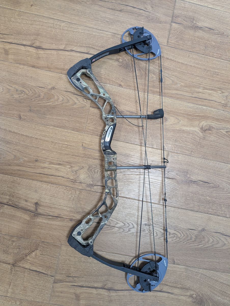 Diamond Edge 320 Compound Bow