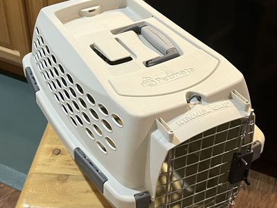 Small pet kennel