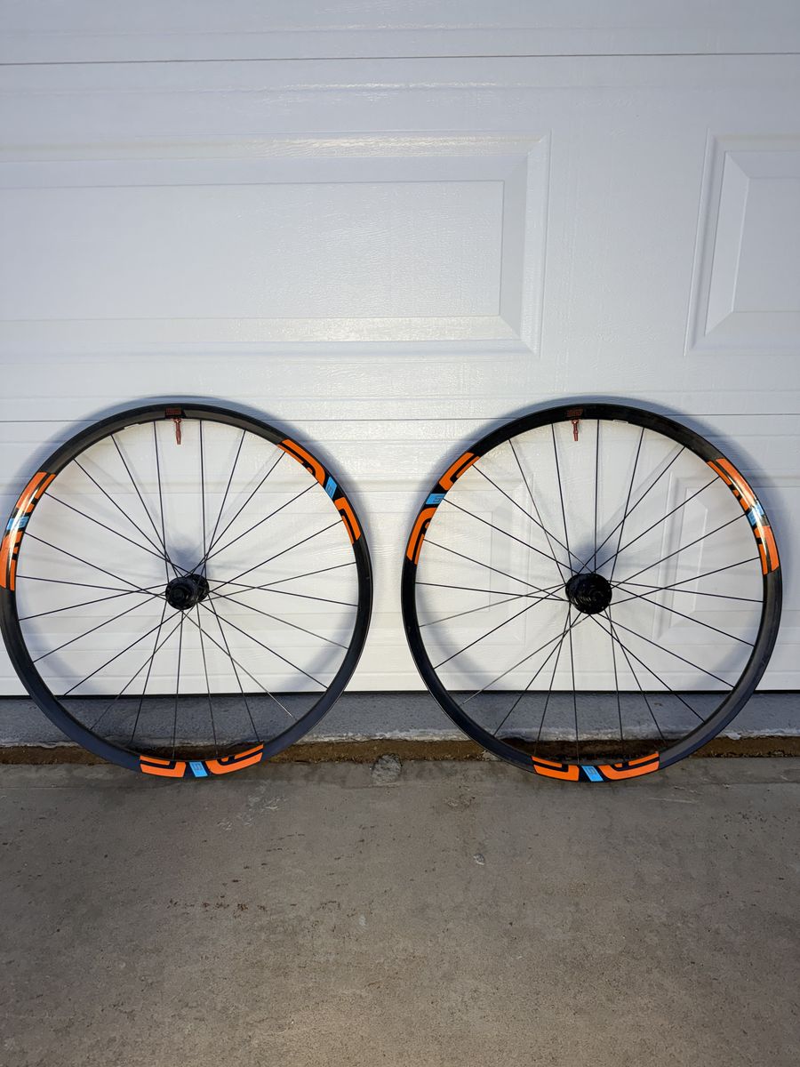 ENVE Cross Country Mountain bike rims and Hydra Hubs 29 inch wheels