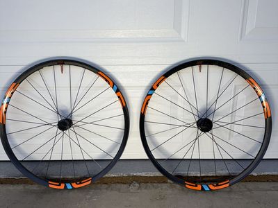 ENVE Cross Country Mountain bike rims and Hydra Hubs 29 inch wheels
