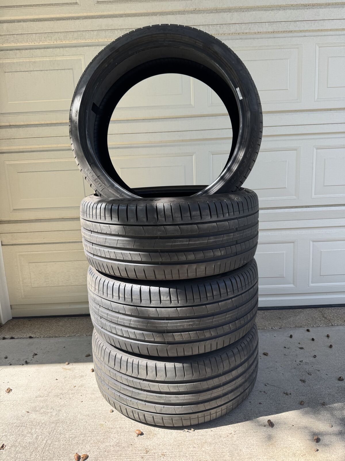Pirelli P Zero 255/35r21 Tires set of four like new