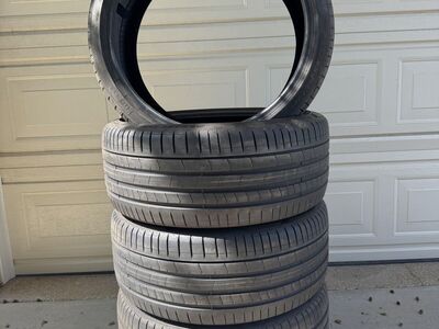 Pirelli P Zero 255/35r21 Tires set of four like new