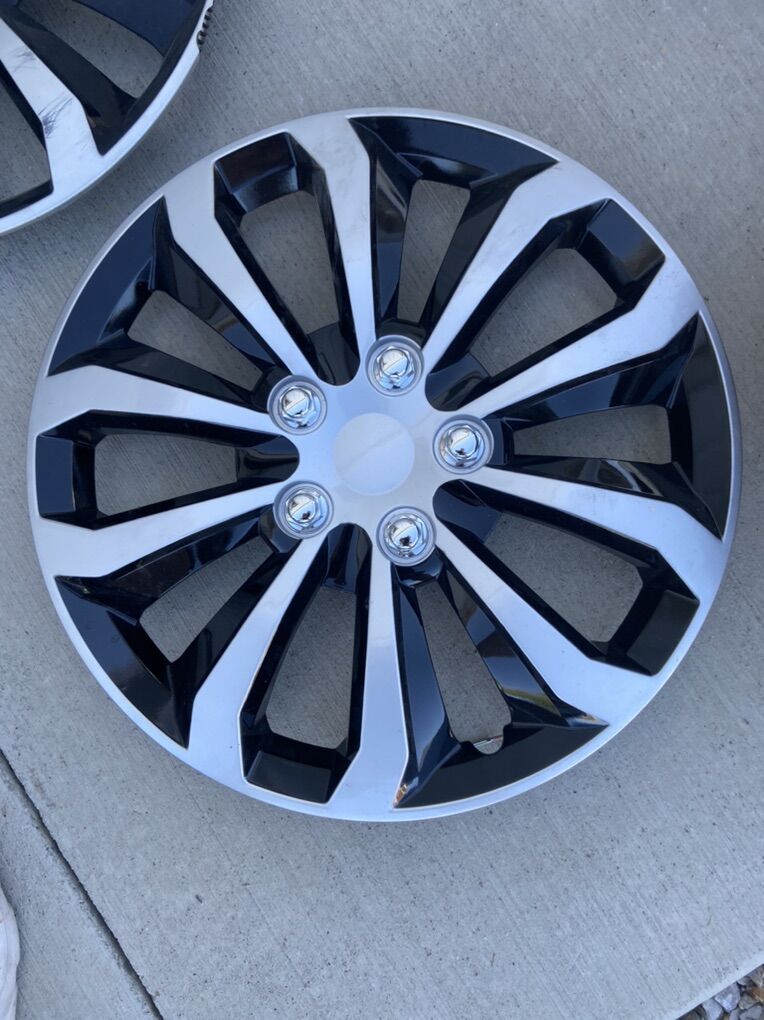 16 Wheel Covers - Hubcaps