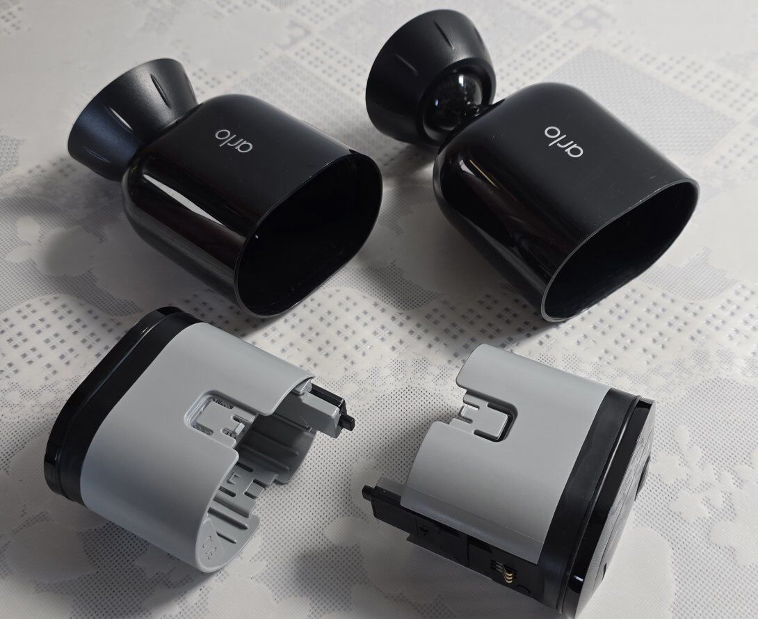Arlo Pro 4 Spotlight Wireless (2)