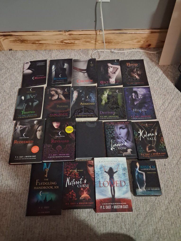 House of Night Series Book Lot by P.C. Cast & Kristin Cast (18 Books & Deck) complete set!!