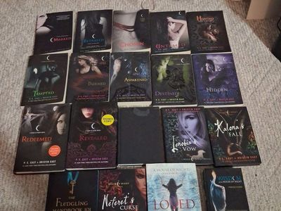 House of Night Series Book Lot by P.C. Cast & Kristin Cast (18 Books & Deck) complete set!!
