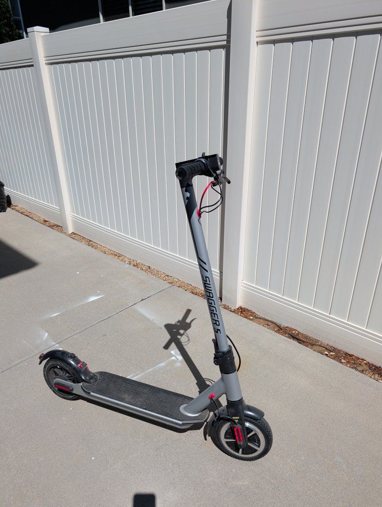 Swagtron Swagger 5 Electric Scooter - Silver/Black