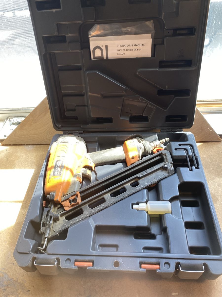 RIDGID R250AFA Angled Finish Nailer with Case and Manual