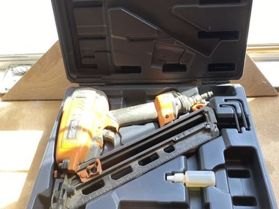 RIDGID R250AFA Angled Finish Nailer with Case and Manual