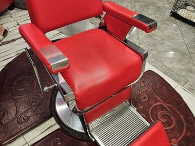 Vintage Style Hydraulic Reclining Barber Chair - Red & Black Upholstery, Footrest
