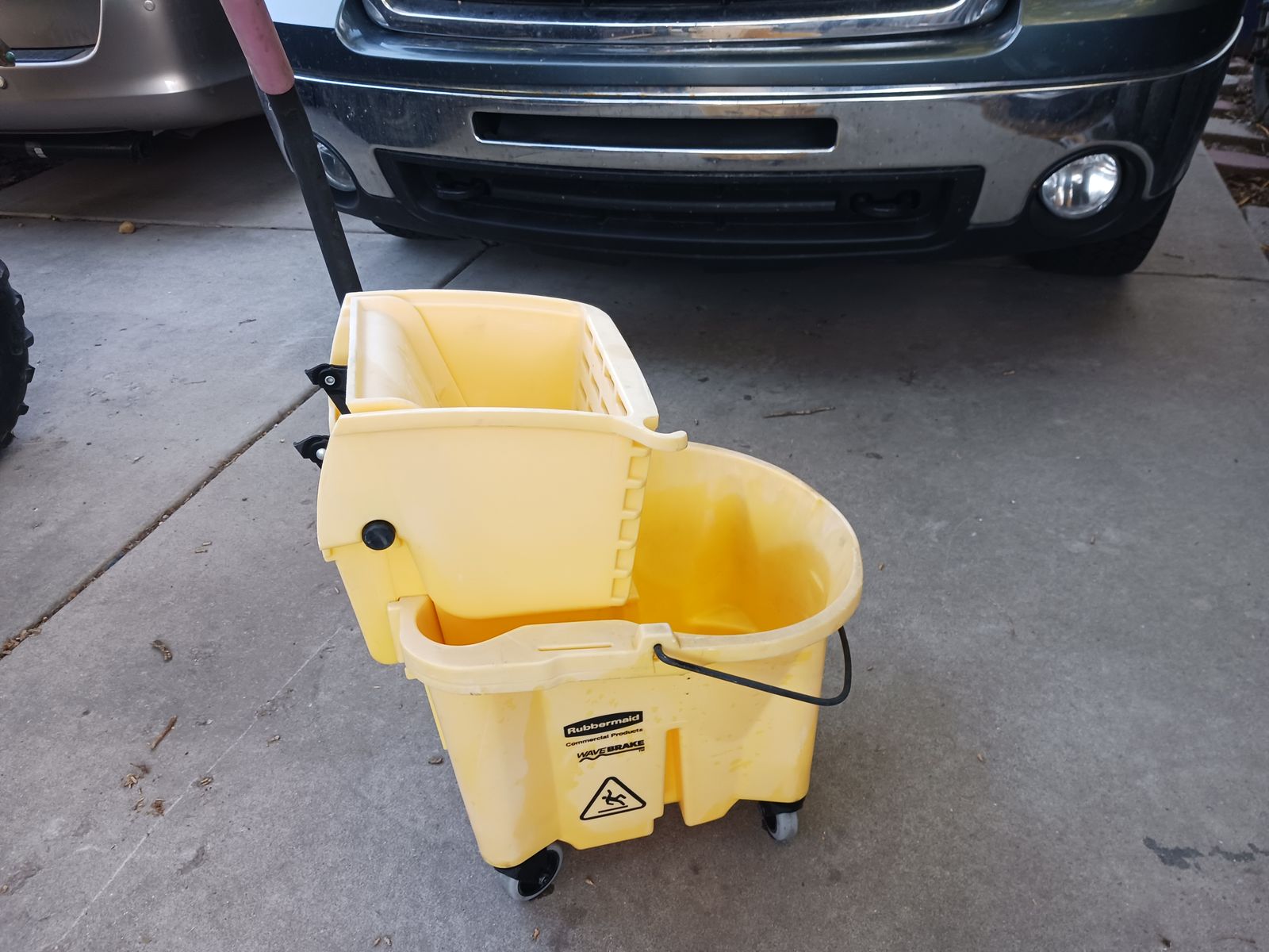 RUBBERMADE COMMERCIAL MOP BUCKET