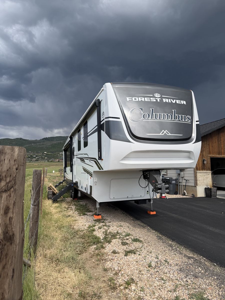 2025 Palomino Columbus Fifth Wheel with Solar