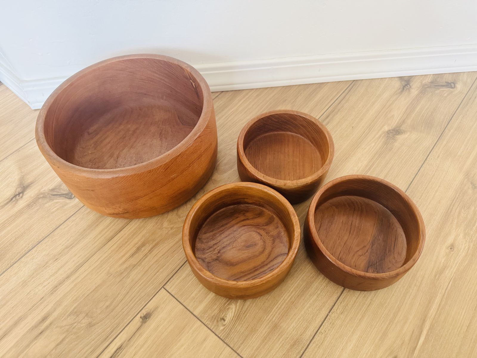 Teak wood bowl set 