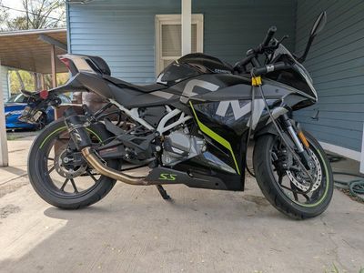 2022 Cfmoto 300ss motorcycle. mileage: 2,811