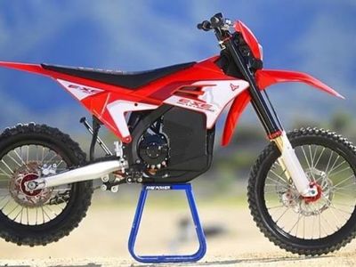 2025 Arctic Leopard E-XE 880
