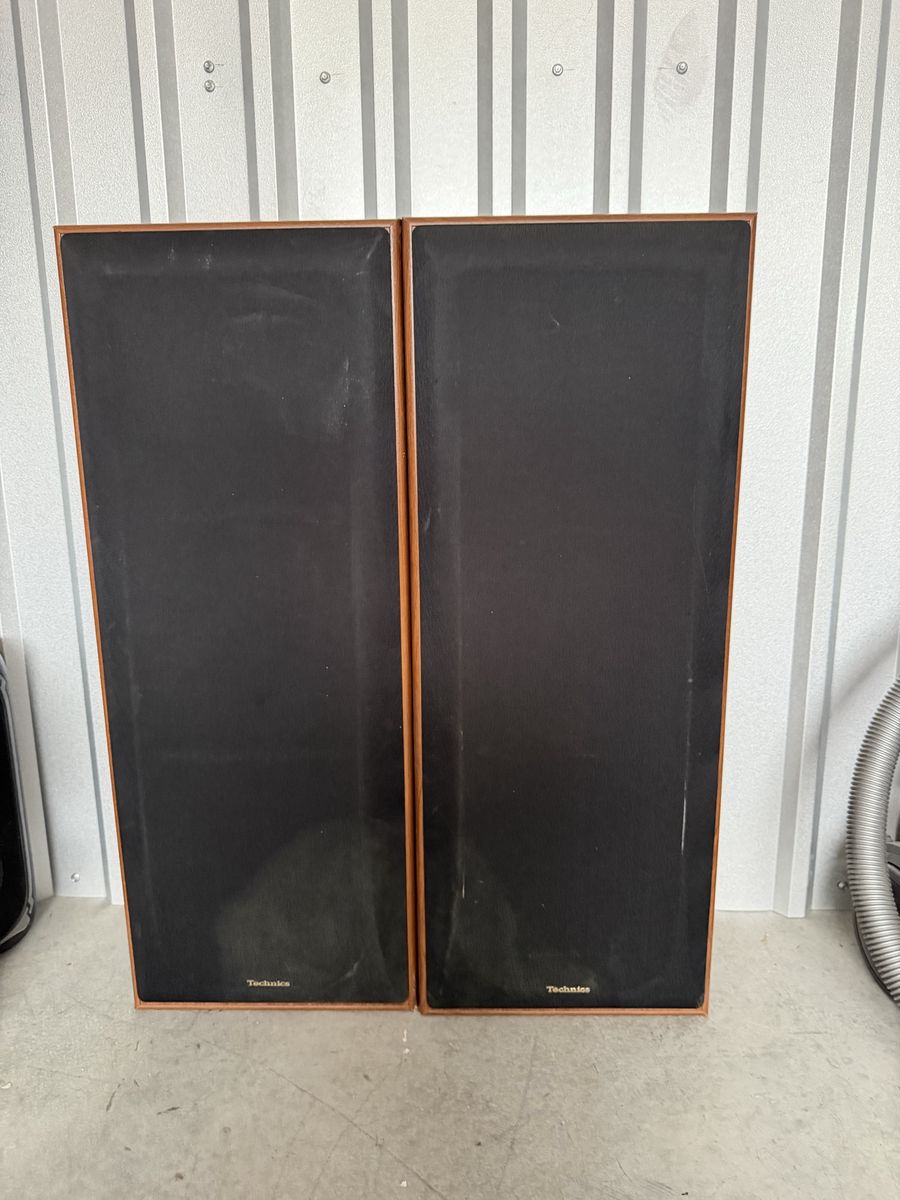 Technics Vintage Floor Standing Speakers Pair Wood Grain Cabinets