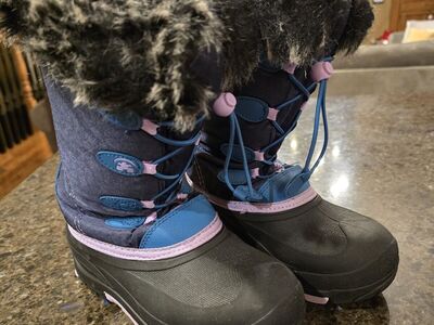 Girls Winter Snow Boots Size 4 Sz Waterproof