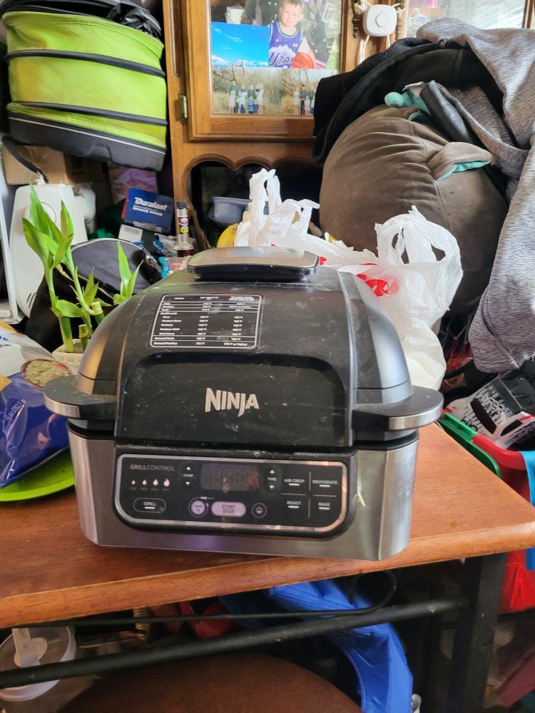 Ninja Foodi Grill & Air Fryer, Black - Multi-function Indoor Grill, Roaster, Baker, Dehydrator