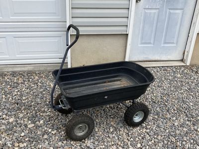 Dump bed garden wagon