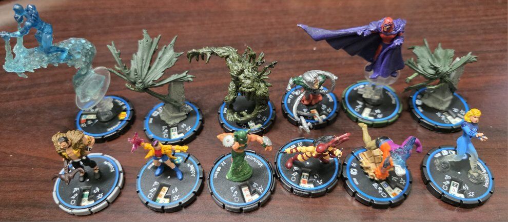 HeroClix collectible miniatures, L4, Read commentt