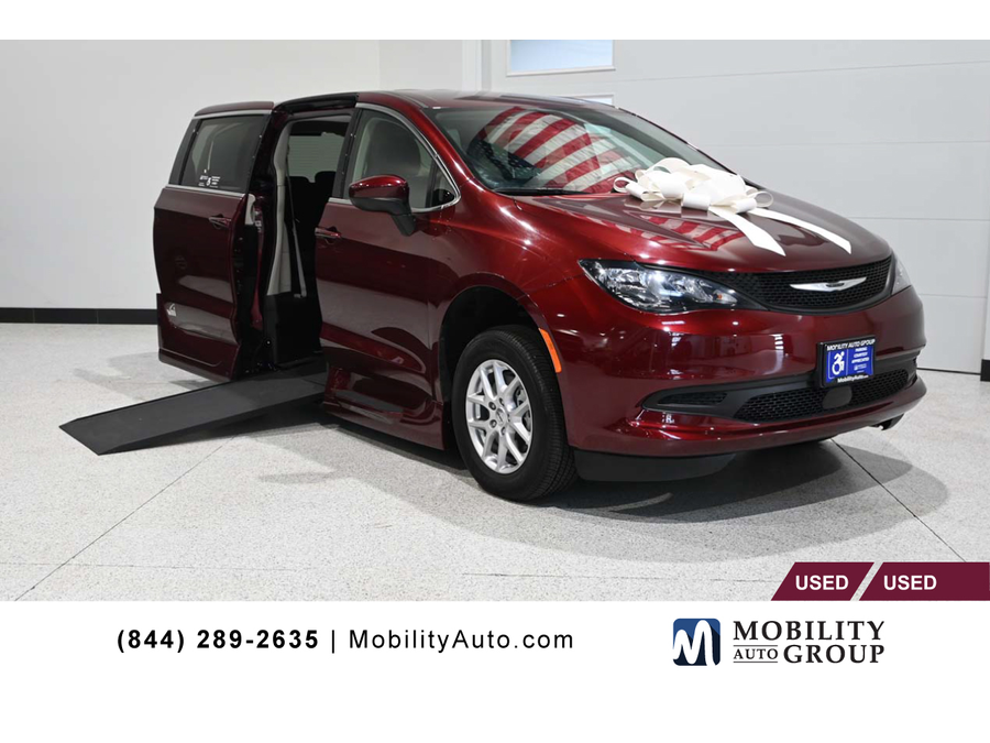 2023 Chrysler Voyager LX