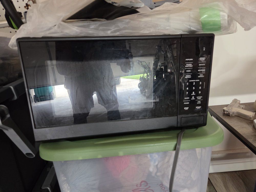 Black Countertop Microwave Oven - Compact & Convenient
