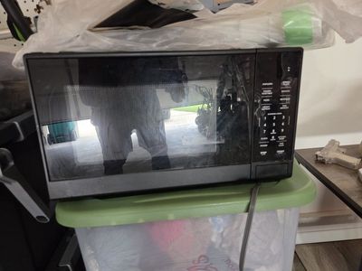 Black Countertop Microwave Oven - Compact & Convenient