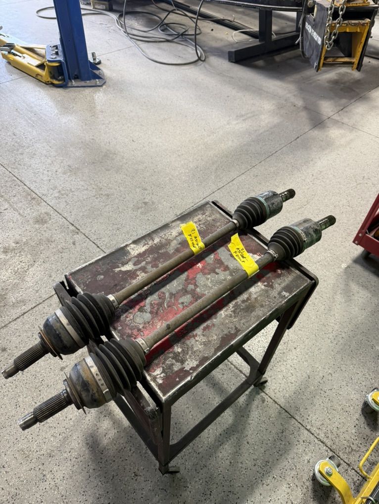 2021 Subaru Ascent Front CV Axles