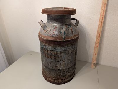vintage 10 gallon galvanized steel milk can 1930’s