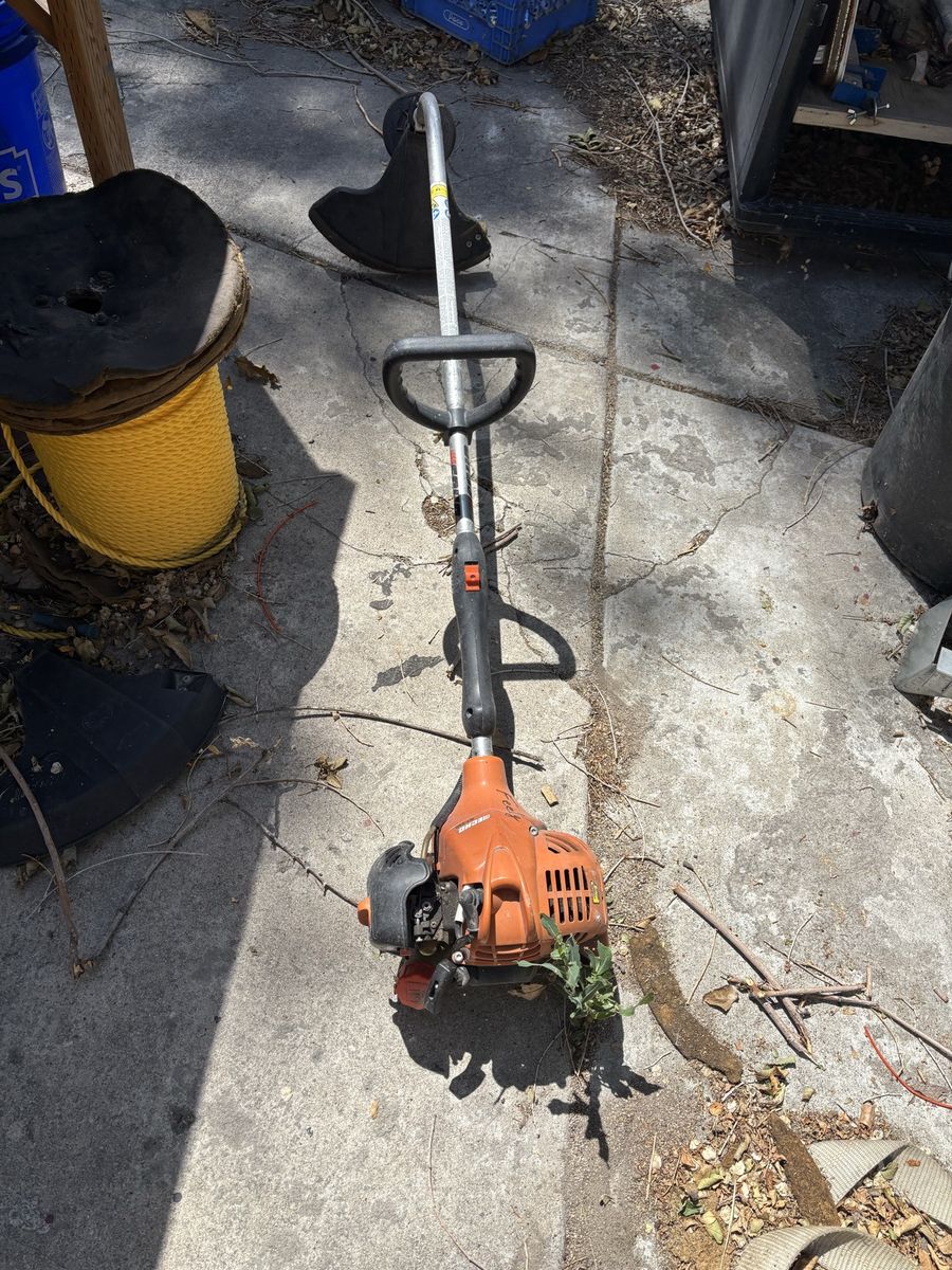 Echo SRM-225 Gas-Powered curved Shaft String Trimmer Weed Wacker