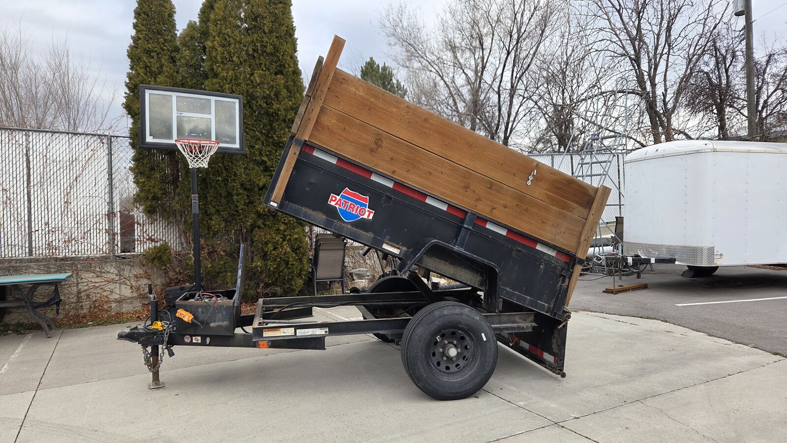 Dump/Utility Single Axel Trailer for daily rent