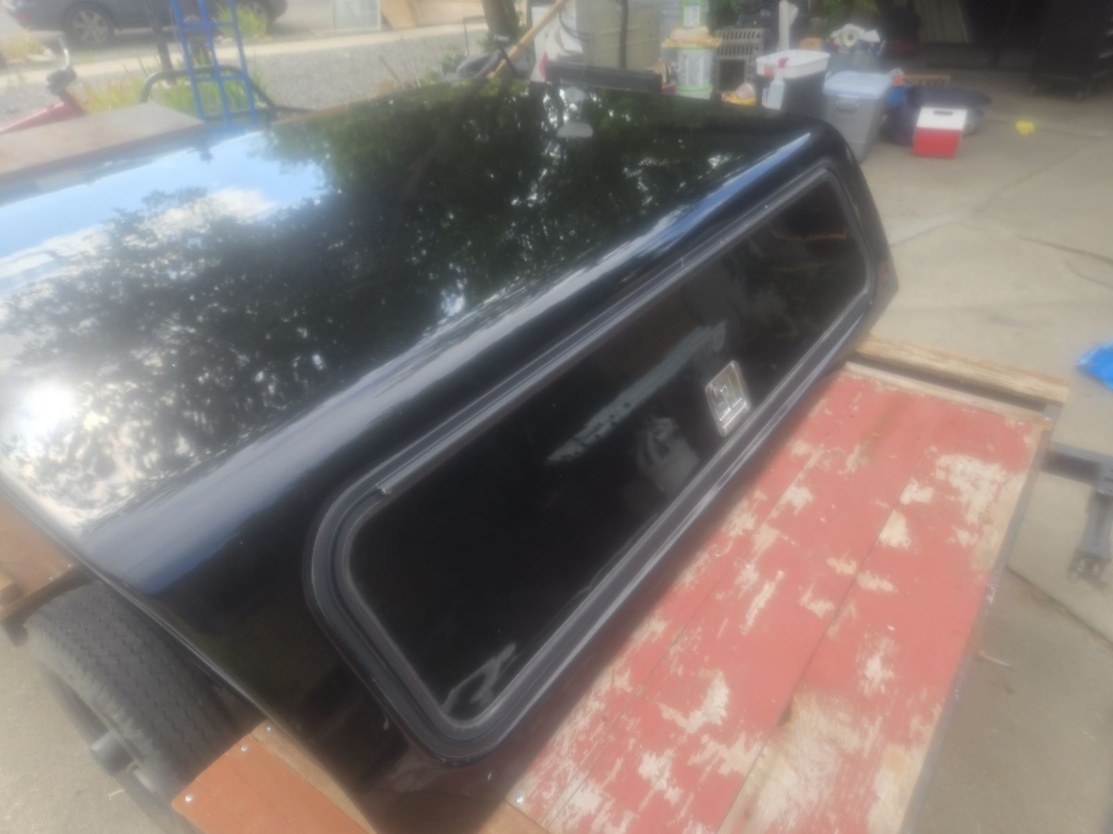 Leer Truck Shell, Black, With Tool boxes. Fits Chevy 2003 and newer