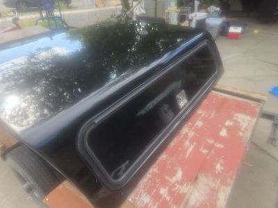 Leer Truck Shell, Black, With Tool boxes. Fits Chevy 2003 and newer