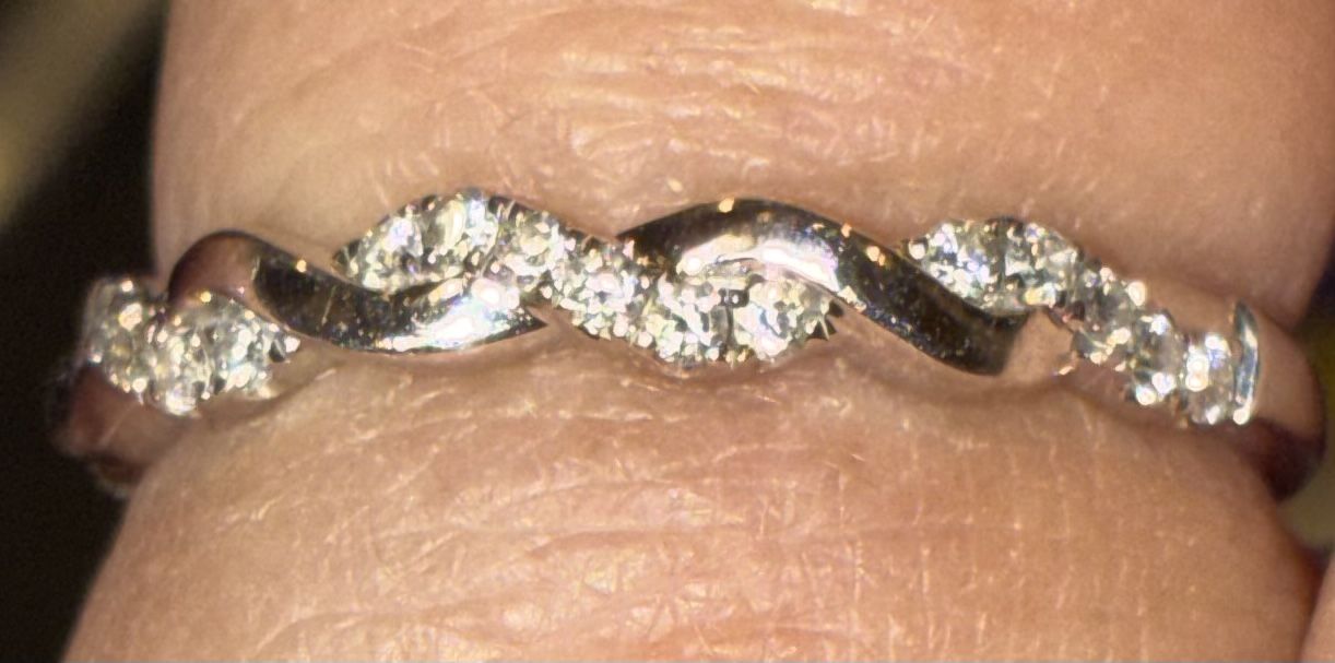 Shane Co. 14k White Gold Diamond Pavé Infinity Band -Excellent Condition!